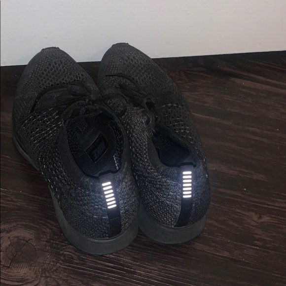 Running shoes - Picture 3 of 4